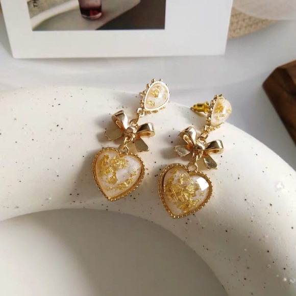 💕Last one Dreamy Bow Heart Resin Earrings - Picture 3 of 6